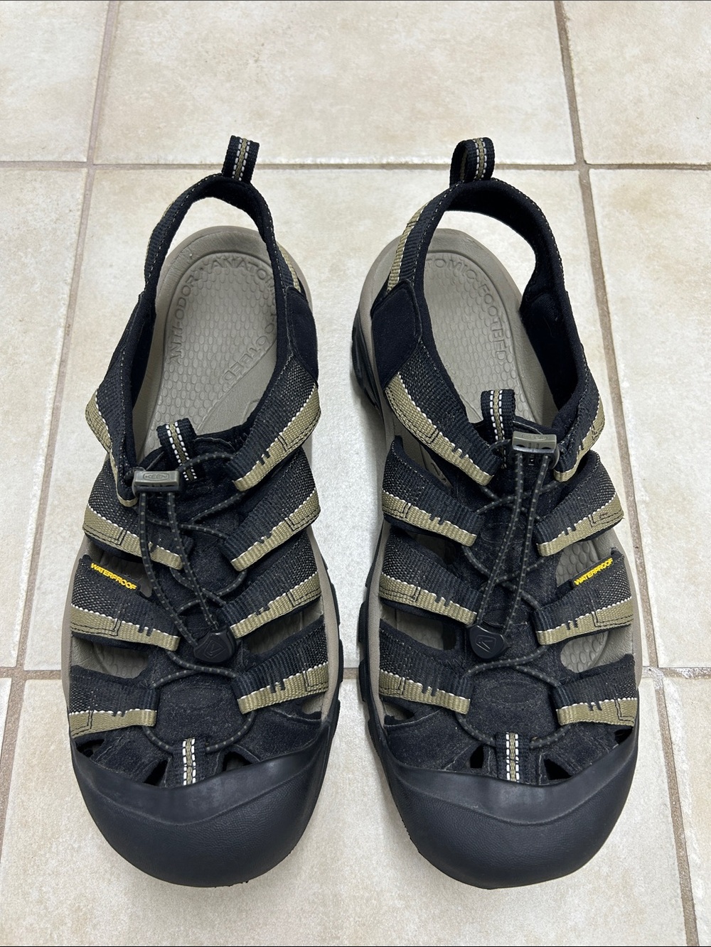 NEW Keen Black and Olive Closed-Toe Outdoor Hiking Water Sandals Shoes 12 Mens